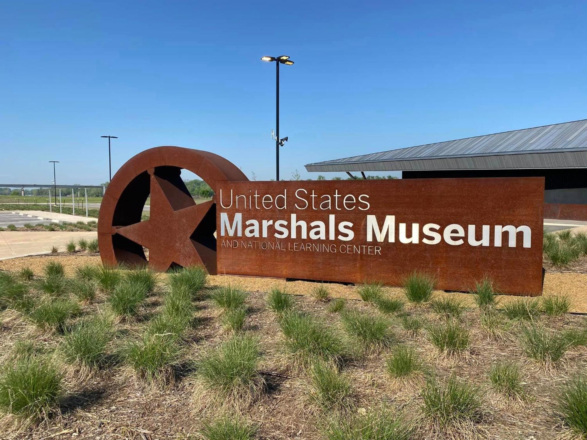 Old Fort Loft King & Queen Suites Nearest Accomodation To Marshals Museum Power Your Ev For Free! Fort Smith Exterior foto